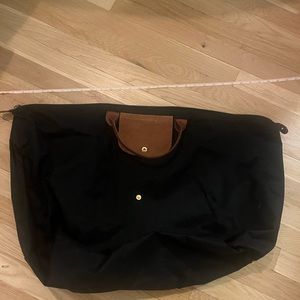 Longchamp LePliage weekender, good condition. When full: 17.75”Wx9”Dx13.75 “H